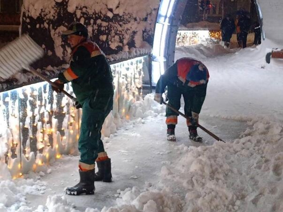 PRILIKA ZA NEOČEKIVANU ZARADU: ‘Rad’ poziva nezaposlene na čišćenje snijega u Sarajevu, evo šta nude