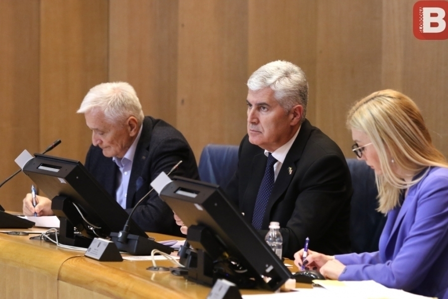 PRITISAK NA DOM NARODA: Državni sindikati traže hitnu sjednicu i usvajanje izmjena Zakona o plaćama i naknadama PRITISAK NA DOM NARODA: Državni sindikati traže hitnu sjednicu i usvajanje izmjena Zakona o plaćama i naknadama