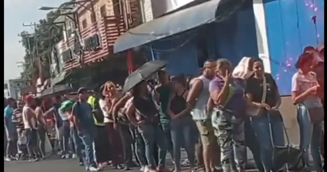 Panika u glavnom gradu Venezuele: Građani masovno kupuju namirnice