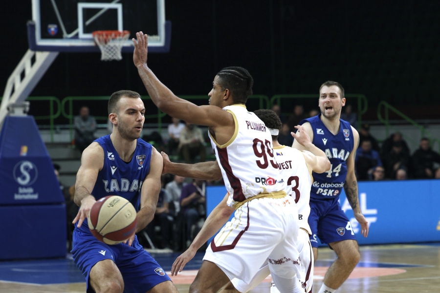 ‘SB’ U ZETRI NA UTAKMICI ZA PAMĆENJE: ‘Studenti’ nakon velikog preokreta srušili Zadar, Plummer heroj KK Bosne, digao dvoranu na noge (FOTO)