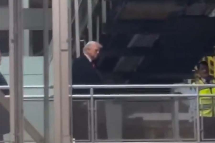 SKANDAL PRED KAMERAMA: Društvenim mrežama širi se snimka Donalda Trumpa… SKANDAL PRED KAMERAMA: Društvenim mrežama širi se snimka Donalda Trumpa...