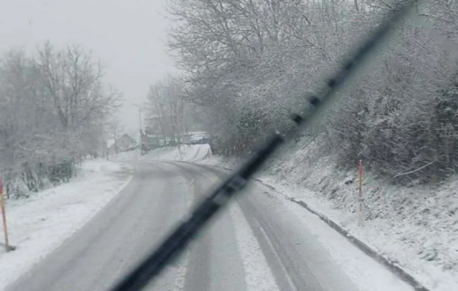 SNIJEG PRAVI PROBLEME VOZAČIMA: Šleperima se ne preporučuje vožnja na ovim relacijama
