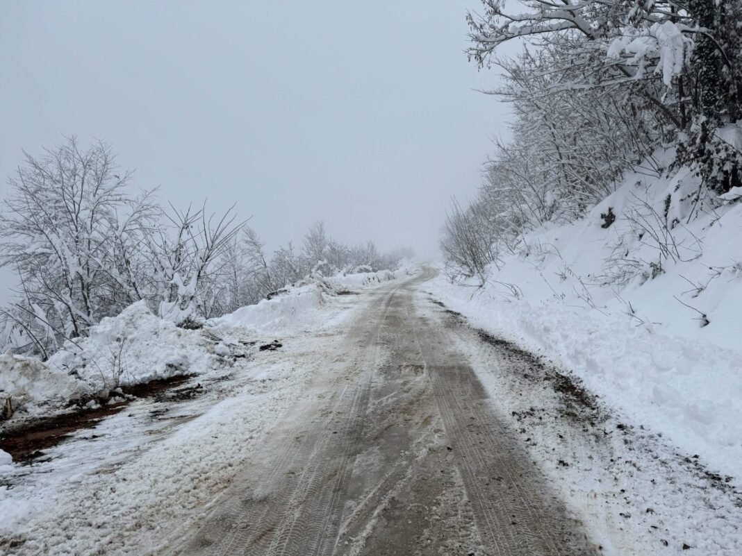Selo između Lukavca i Banovića već 5 dan nema vode, građani ogorčeni