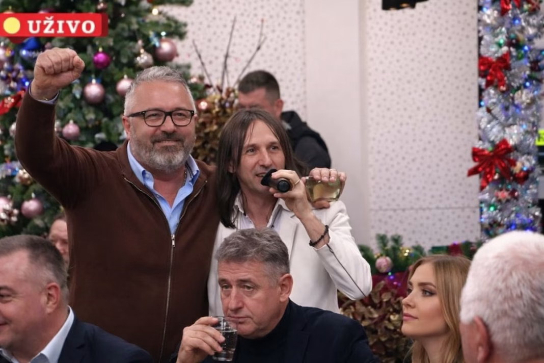 Skandalozna pjesma na Informeru tokom prazničnog programa: Turkinja se pred džamijom klela…