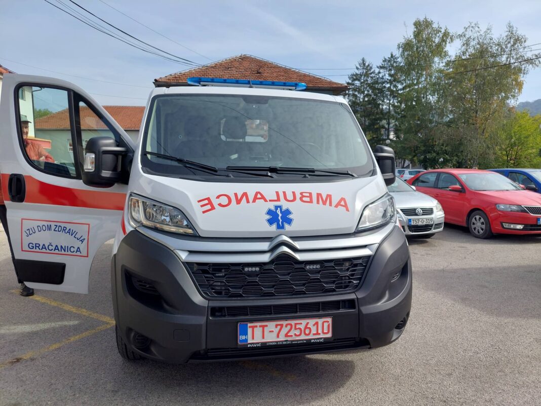 “Smrtno stradao maloljetni vozač Renualt-a – Crna hronika