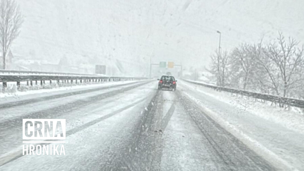 Snijeg izazvao probleme u saobraćaju širom BiH