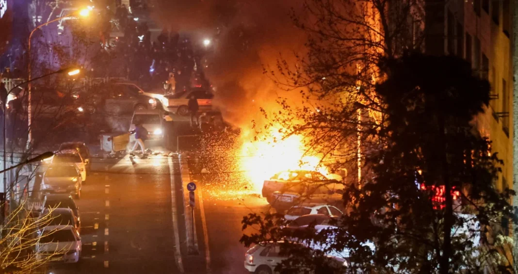 Strahote iz Irana: Najmanje je 12.000 mrtvih, protesti zahvatili 180 gradova, Musk dao besplatan Starlink Strahote iz Irana: Najmanje je 12.000 mrtvih, protesti zahvatili 180 gradova, Musk dao besplatan Starlink