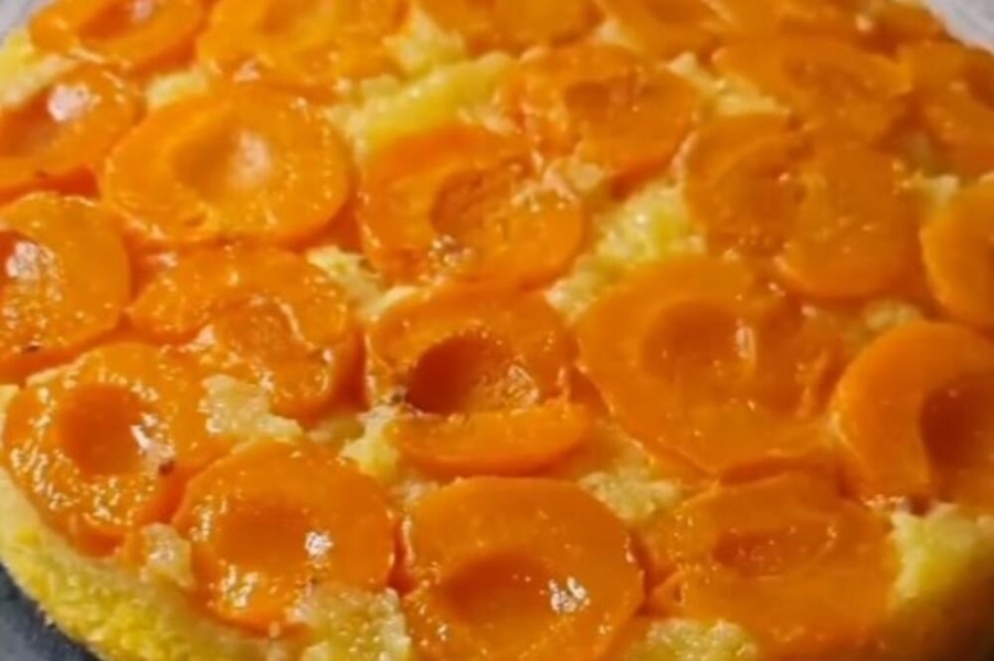 TOPI SE U USTIMA: Kolač od kajsija iz kompota oduševit će i staro i mlado, poklanjamo recept…