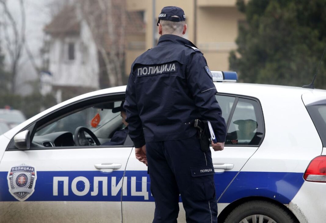 Tinejdžera koji je upucao babu i dedu, pa sebe trebalo da uhapsi policija, ali ga je otac skrivao Tinejdžera koji je upucao babu i dedu, pa sebe trebalo da uhapsi policija, ali ga je otac skrivao