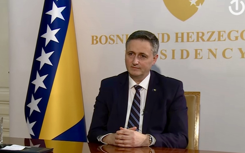 Trojka, NES i osam stranaka podržale kandidaturu Denisa Bećirovića za Predsjedništvo BiH