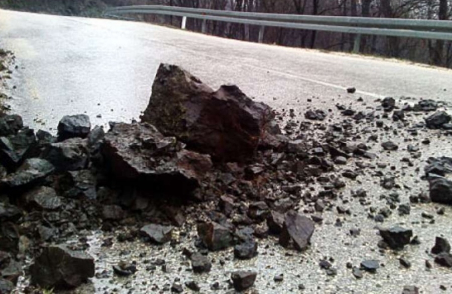 UPOZORENJE VOZAČIMA: Učestali odroni na cestama u BiH, vozite pažljivo na ovim dionicama