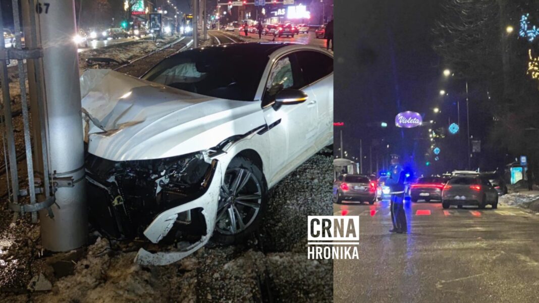 Ulična trka u Sarajevu završila udesom: Vozač Arteona udario u tramvajski stub