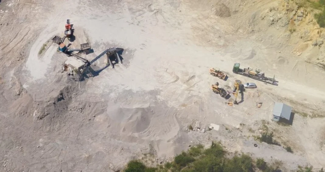 Upaljeni alarmi: Kamenolom truje vodu svim Bišćanima, mještanima usljed miniranja stradavaju kuće Upaljeni alarmi: Kamenolom truje vodu svim Bišćanima, mještanima usljed miniranja stradavaju kuće