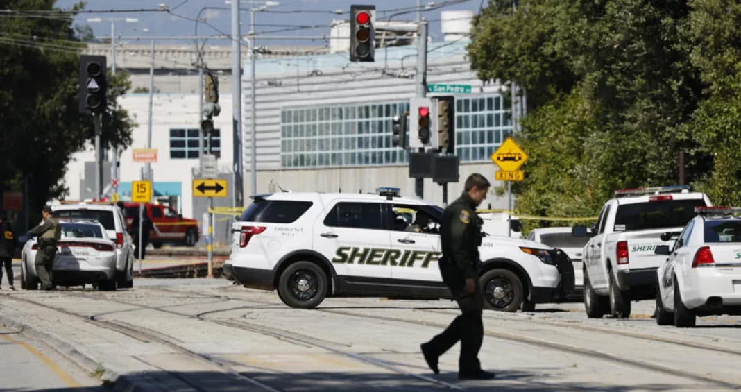 Užas u Americi. Nožem i bejzbolskom palicom napao muškarca, motiv – kartaška igra Užas u Americi. Nožem i bejzbolskom palicom napao muškarca, motiv - kartaška igra