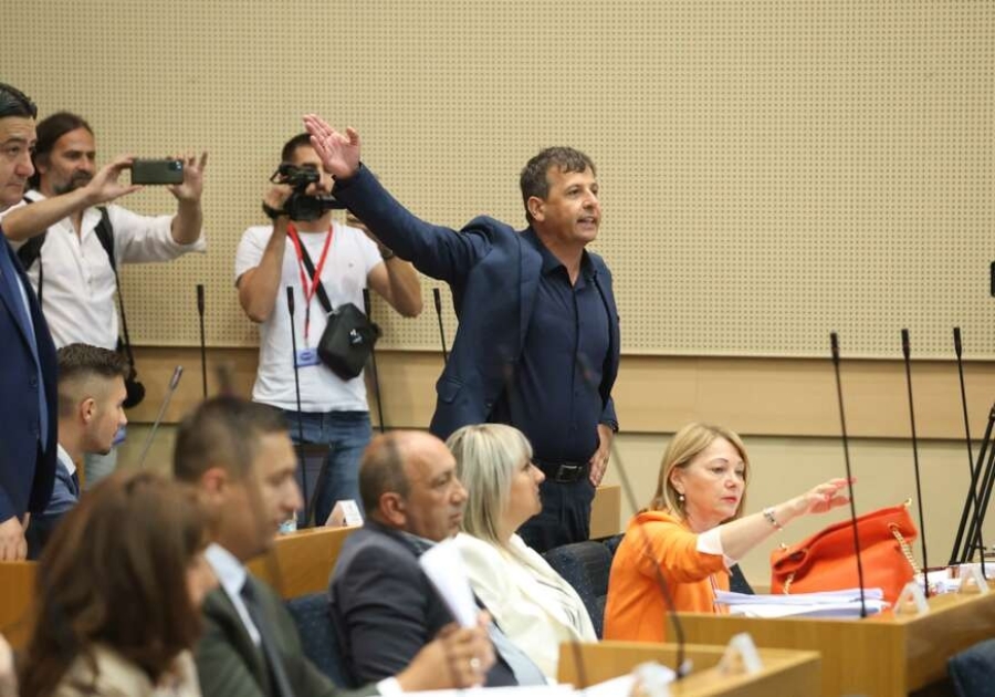 VUKANOVIĆ UZBURKAO JAVNOST: ‘Prema mojim saznanjima, Draško Stanivuković će uskoro….’ VUKANOVIĆ UZBURKAO JAVNOST: 'Prema mojim saznanjima, Draško Stanivuković će uskoro....'