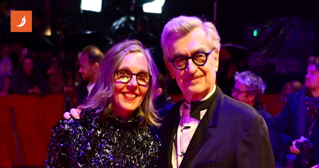 Supruga redatelja Wendersa na Berlinaleu privukla pažnju haljinom od filmskih vrpci