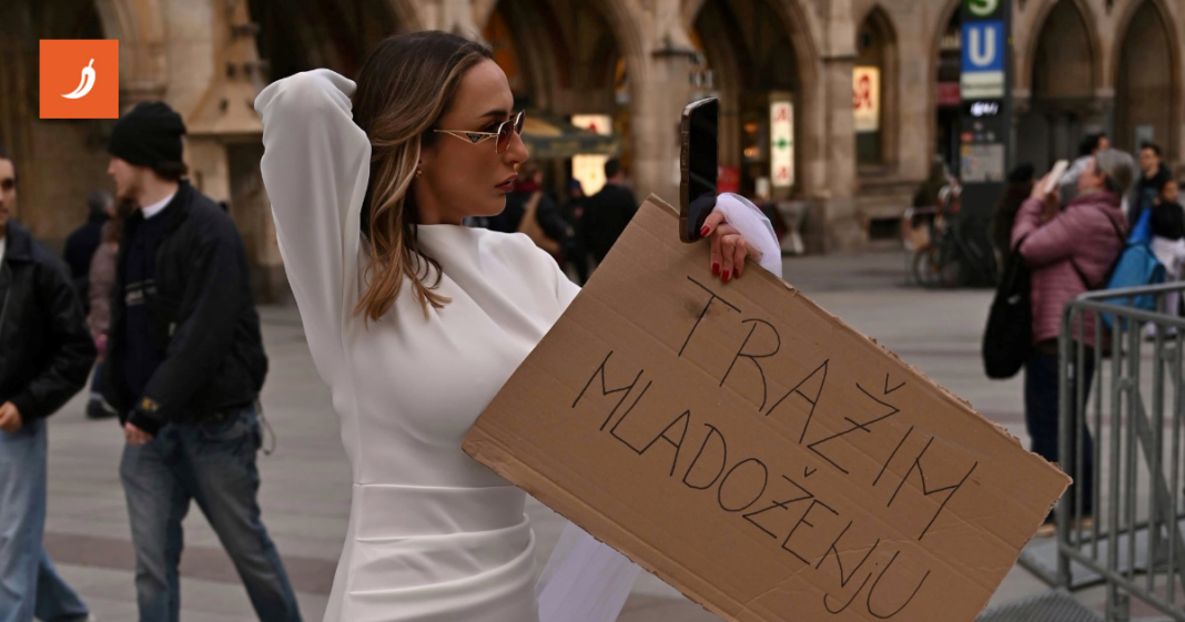 Hrvatica u centru Münchena prošetala u vjenčanici i držala natpis “Tražim mladoženju”