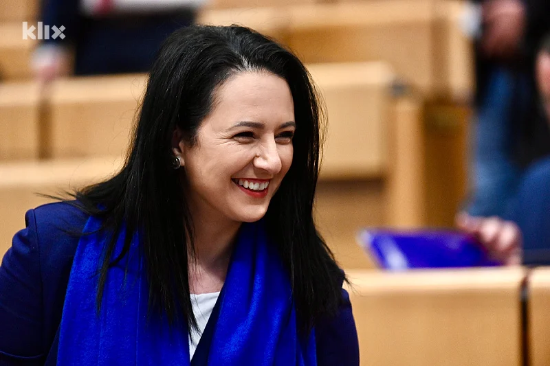 ASIM JE JOŠ UVIJEK SVEMOĆAN U SDA-u: Ne, neće Sebija biti SDA-ova kandidatkinja, već Aida Obuća?