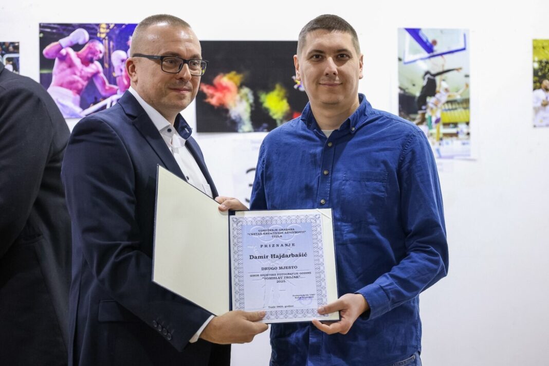 FOTO/ Fotoreporter Reprezentacija.ba Damir Hajdarbašić dobio nagradu za drugu najbolju sportsku fotografiju u BiH