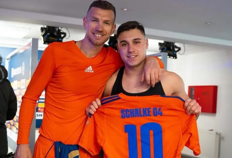 FOTO/ Poslije svake utakmice protivnici se hvale ko je dobio Džekin dres: On je moj idol