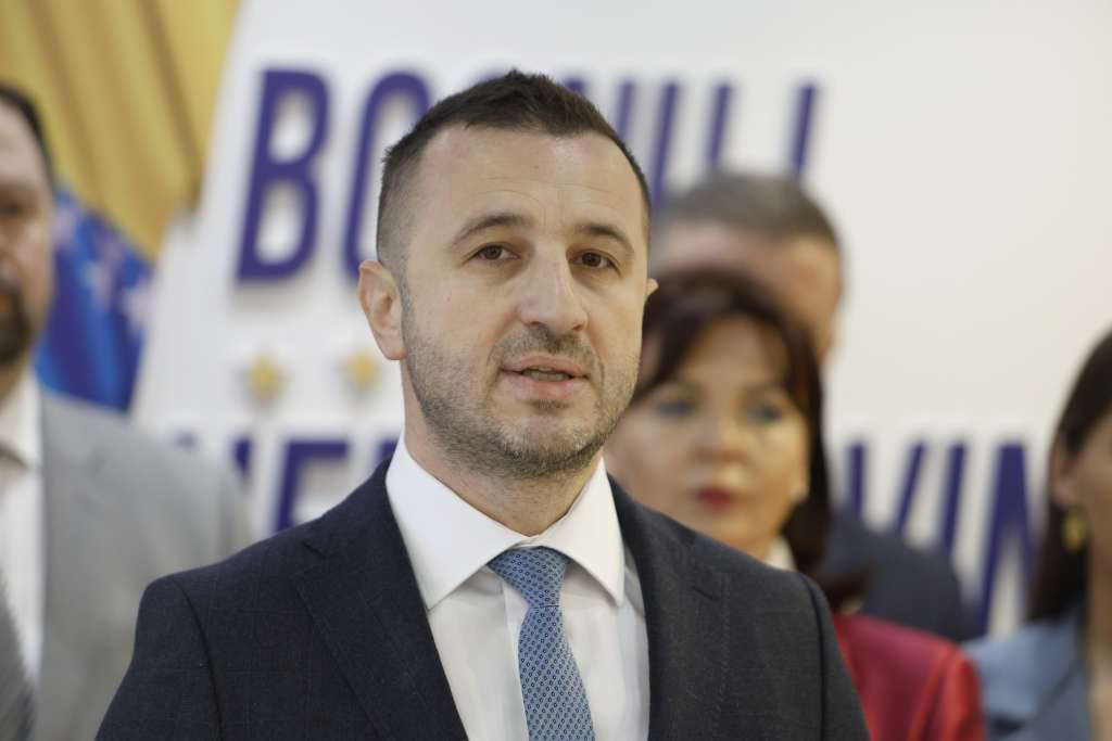 Gašenje Koksare Lukavac počelo jutros, Efendić optužuje Vladu FBiH za potpuni izostanak reakcije