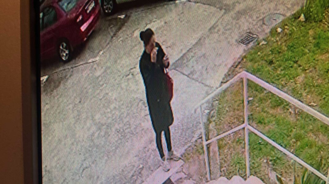 Hercegovci na oprezu: Dama u Mostaru prati starije žene i ulazi im u stanove