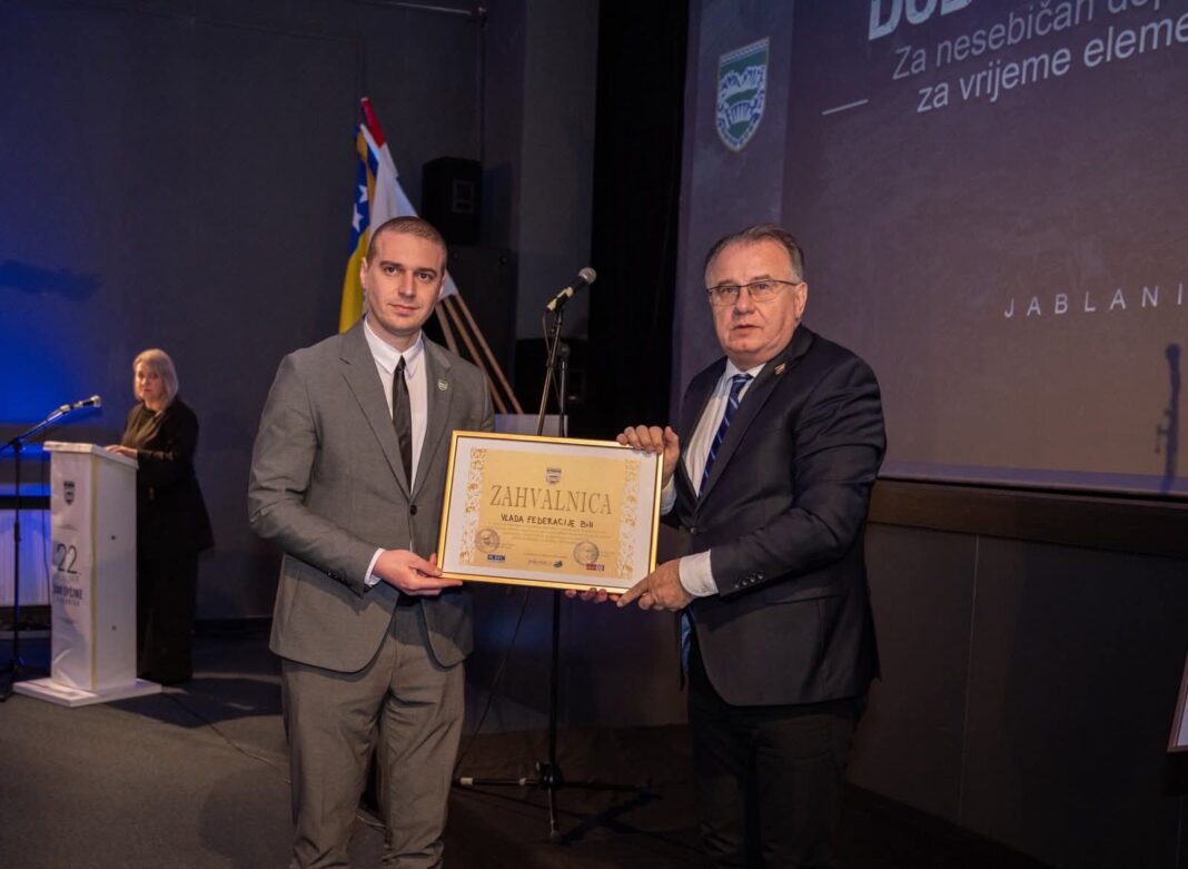 Jablanica: Premijer Nikšić preuzeo zahvalnicu za pomoć tokom poplava 2024. godine