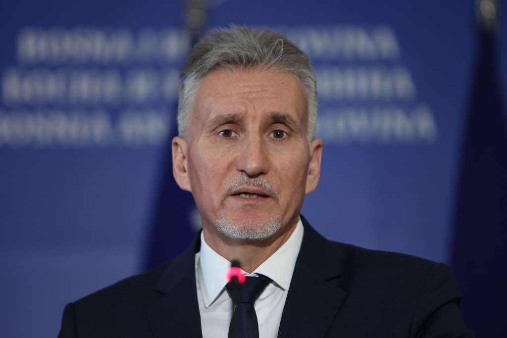 Nakon nove blokade sjednice, Ademović poziva Schmidta da reaguje: BHRT će nestati!