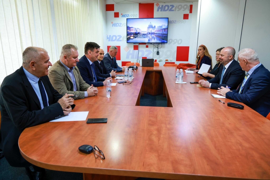 OVO SE ČOVIĆU NEĆE DOPASTI: Ginkel u Mostaru s predstavnicima hrvatske opozicije