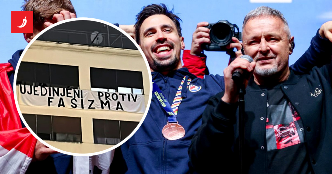 Oglasila se policija. Dok je Thompson pjevao, izvješeno “Ujedinjeni protiv fašizma”