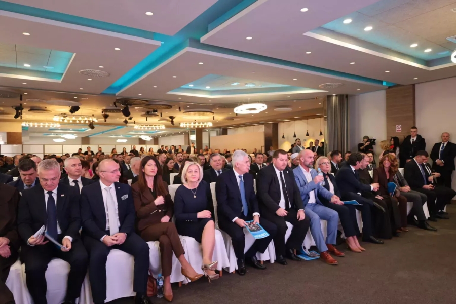 POTREBAN KONSENZUS: Ustavni sud BiH do kraja marta o smjeni Vukoje, nakon Thompsona uz HDZ-ovce i Grlić Radman na…