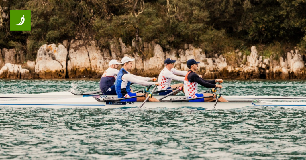 Počinje veslački utakmica u Limskom kanalu. Najavljuju ga Sinkovići i Lončarići
