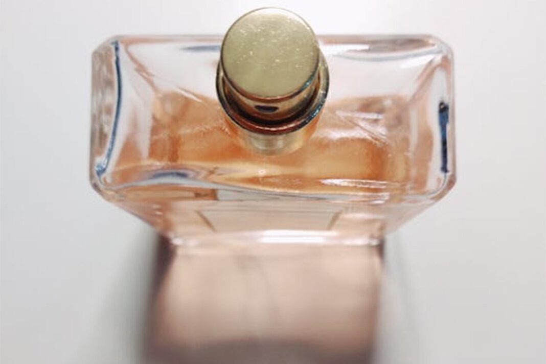 Razbijena mreža lažnih parfema: Zaplijenjena roba vrijedna 94 miliona eura