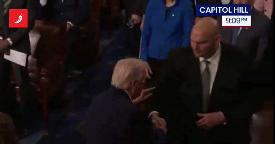 Senator iz Pennsylvanije: Mislim da sam jedini demokrat koji se rukovao s Trumpom