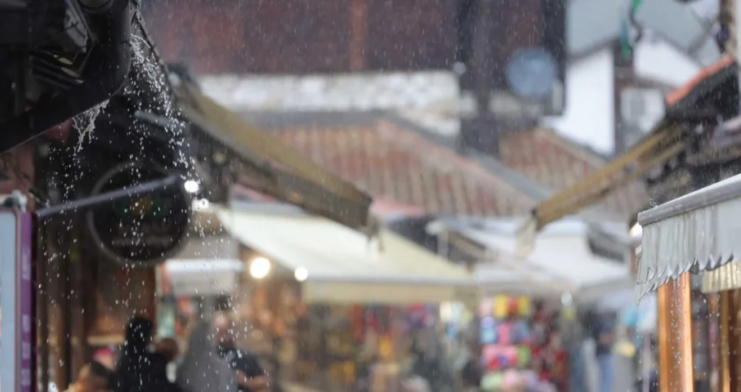 Tmurno i kišovito jutro širom BiH: Šta meteorolozi najavljuju u nastavku vikenda?