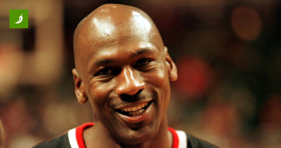 U srednjoj školi su mu rekli da je prenizak. Postao je hodajuća košarkaška legenda