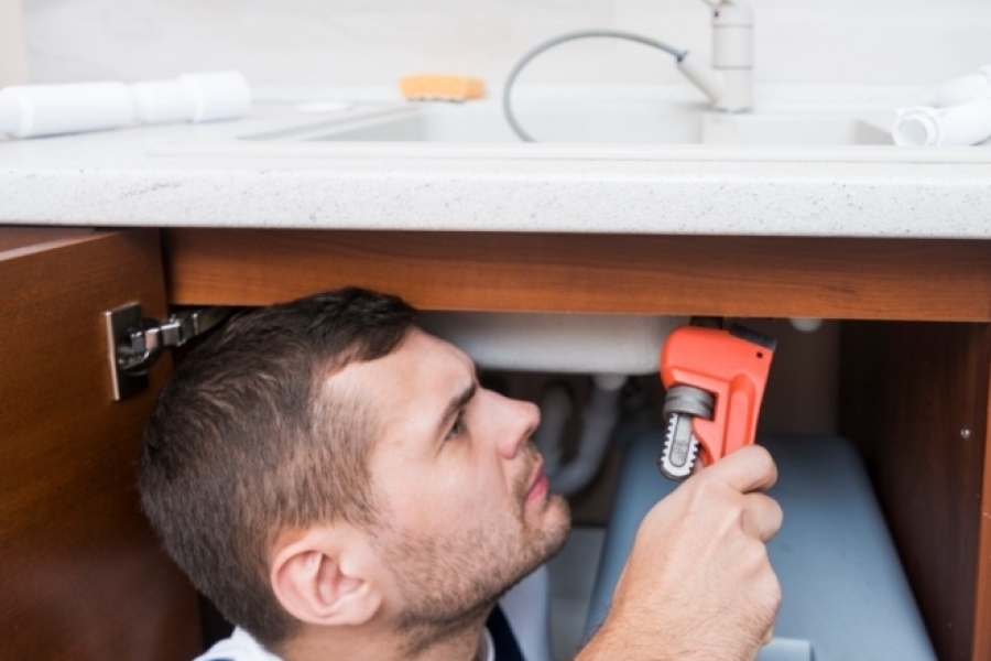 ZNA BITI NEUGODNO: Vodoinstalater otkrio kako se riješiti onog odvratnog smrada iz odvoda