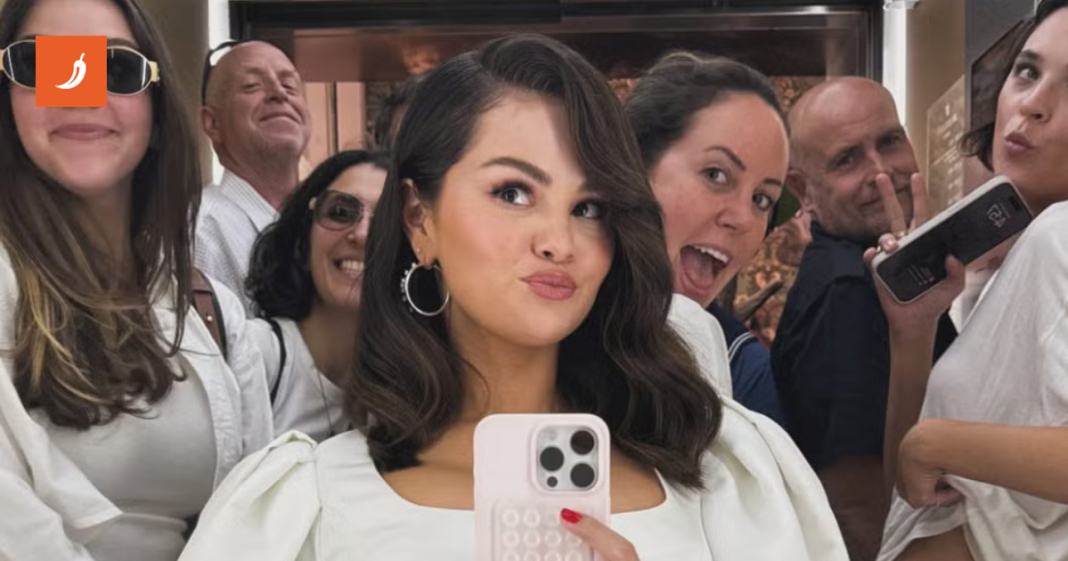 Selena Gomez podijelila dosad neviđene fotografije s vjenčanja i s Taylor Swift Selena Gomez podijelila dosad neviđene fotografije s vjenčanja i s Taylor Swift