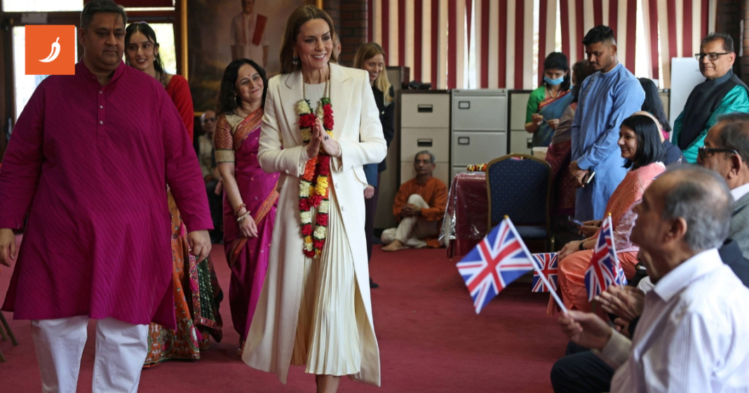 Kate Middleton izula cipele, svi komentiraju stopala: “Mogla je barem skratiti nokte” Kate Middleton izula cipele, svi komentiraju stopala: “Mogla je barem skratiti nokte”