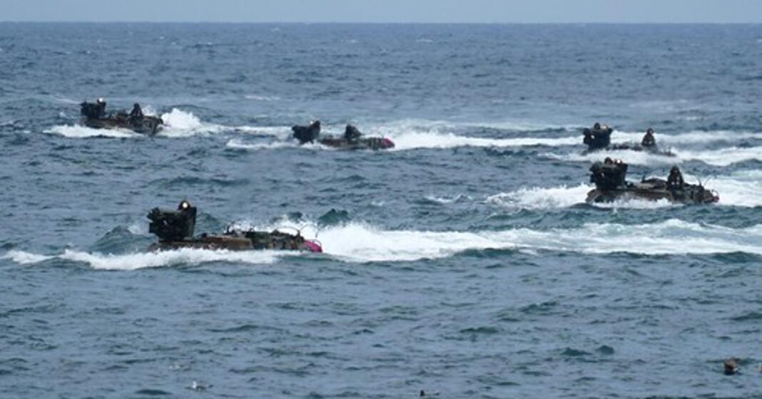 Amerikanci su simulirali rat sa Iranom, potopili su 19 svojih brodova. Ključ je bio Hormuški moreuz Amerikanci su simulirali rat sa Iranom, potopili su 19 svojih brodova. Ključ je bio Hormuški moreuz