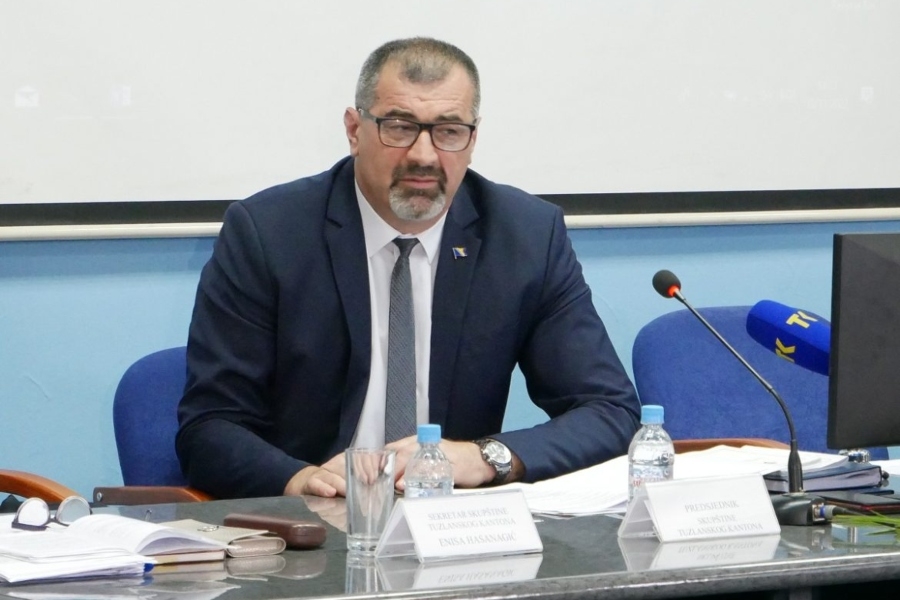 15 ZASTUPNIKA TRAŽI VUJOVIĆEVU GLAVU: SDA i DF pokrenuli smjenu predsjednika Skupštine TK, a presudno glasanje zakazano je za… 15 ZASTUPNIKA TRAŽI VUJOVIĆEVU GLAVU: SDA i DF pokrenuli smjenu predsjednika Skupštine TK, a presudno glasanje zakazano je za...