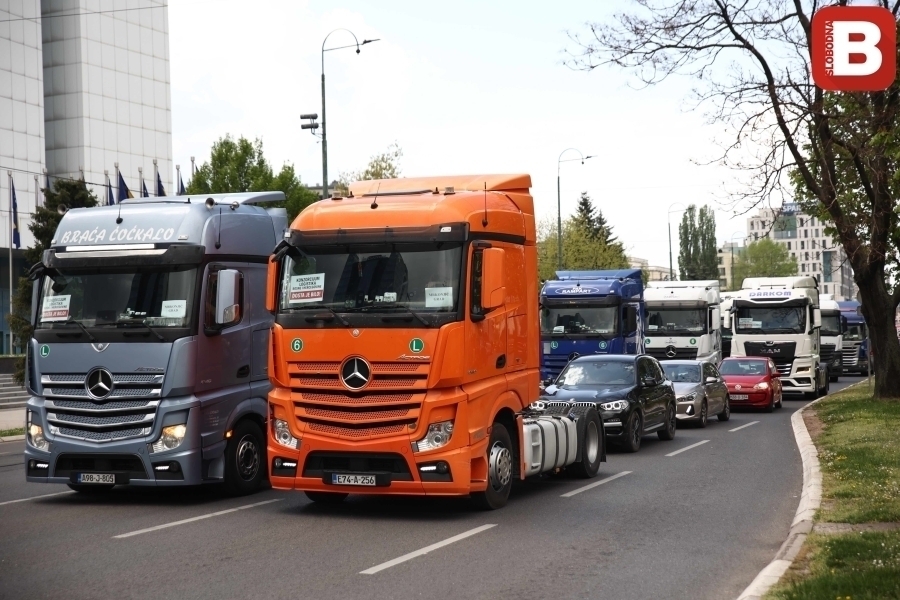 ALARM U BIH: Od ponedjeljka staje transport goriva, prevoznici blokiraju granice ALARM U BIH: Od ponedjeljka staje transport goriva, prevoznici blokiraju granice