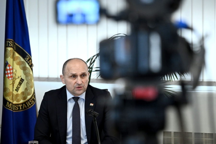 ANUŠIĆ U NEVJERICI: ‘Kao ministar obrane doznajem iz medija da evakuiramo naše vojnike’ ANUŠIĆ U NEVJERICI: 'Kao ministar obrane doznajem iz medija da evakuiramo naše vojnike'