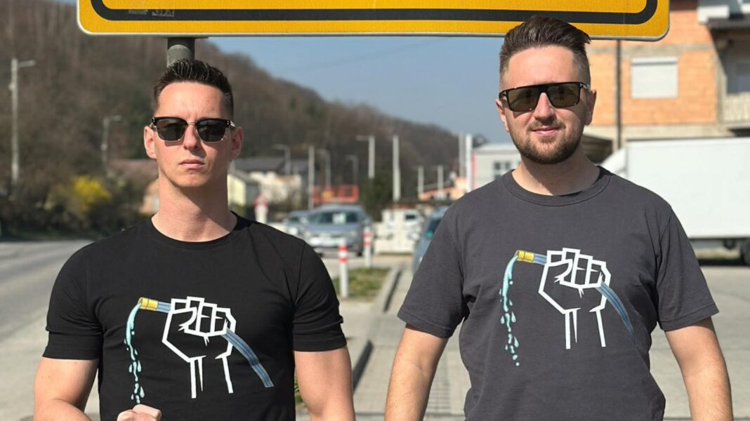 Aktivisti Karton revolucije stigli na novo ročište u Kiseljaku: „Ako je neko mislio da će nas uplašiti – prevario se“ Aktivisti Karton revolucije stigli na novo ročište u Kiseljaku: „Ako je neko mislio da će nas uplašiti – prevario se“