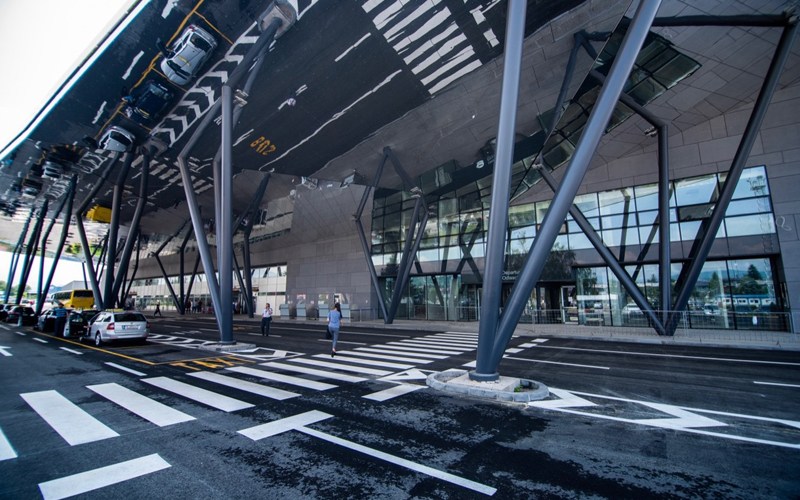 Američka kompanija AAFS zatražila 30-godišnju koncesiju Aerodroma Sarajevo: Uložiti ćemo 250 miliona eura Američka kompanija AAFS zatražila 30-godišnju koncesiju Aerodroma Sarajevo: Uložiti ćemo 250 miliona eura