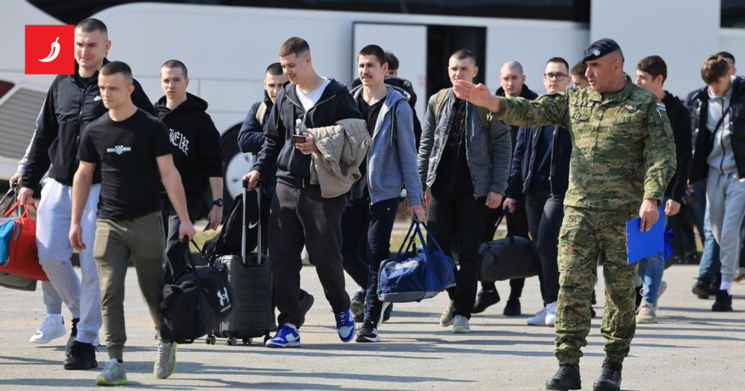 BBC: Stotine tinejdžera javljaju se na služenje vojnog roka u Hrvatskoj BBC: Stotine tinejdžera javljaju se na služenje vojnog roka u Hrvatskoj