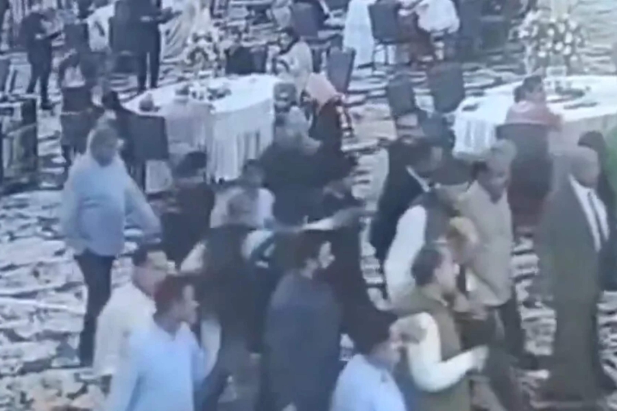 ‘BOG GA JE SPASIO!’: Sin bivšeg premijera opisao trenutak kad je napadač s pištoljem stao iza njegova oca 'BOG GA JE SPASIO!': Sin bivšeg premijera opisao trenutak kad je napadač s pištoljem stao iza njegova oca