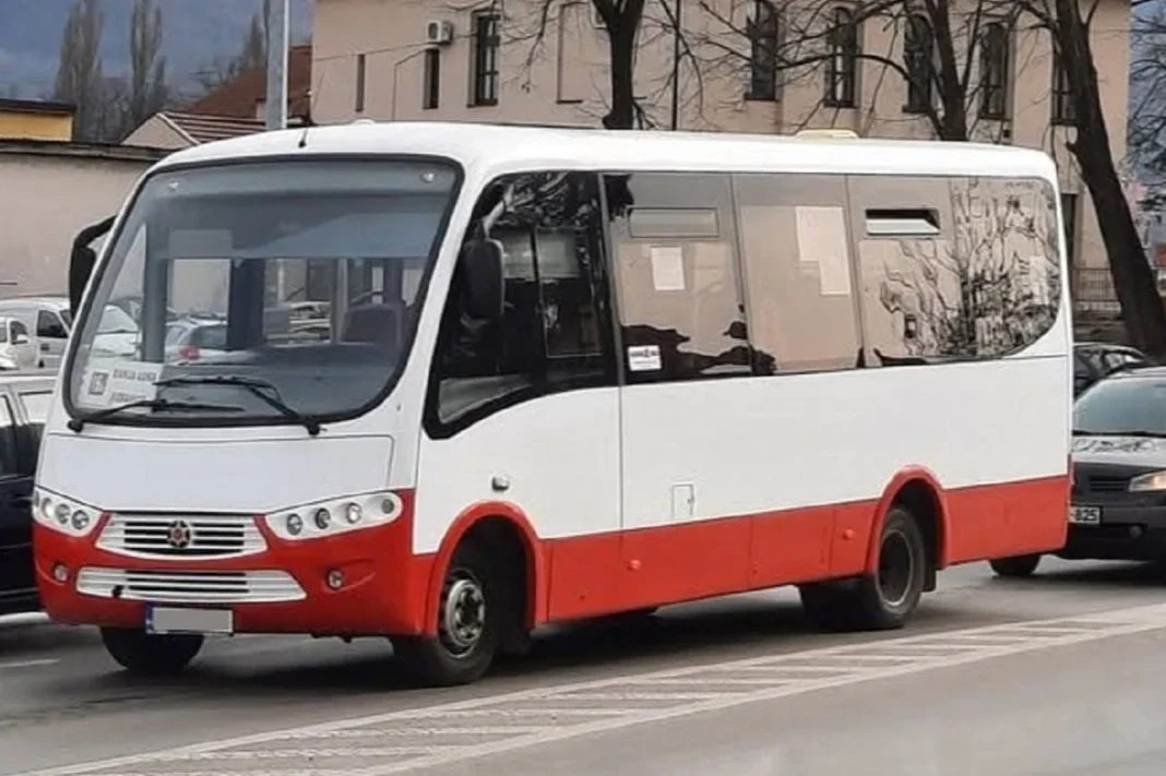 Bahati putnik u Banjoj Luci davio vozača autobusa za volanom: Djeca vrištala, intervenisala i policija Bahati putnik u Banjoj Luci davio vozača autobusa za volanom: Djeca vrištala, intervenisala i policija