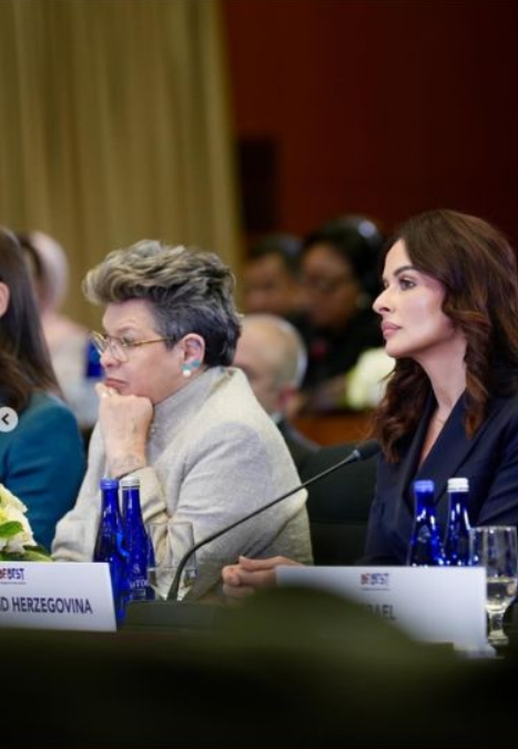 Bećirovići opet režu fotografije, ovaj put izrezana Netanjuhuova supruga – Istraga .ba Bećirovići opet režu fotografije, ovaj put izrezana Netanjuhuova supruga - Istraga .ba