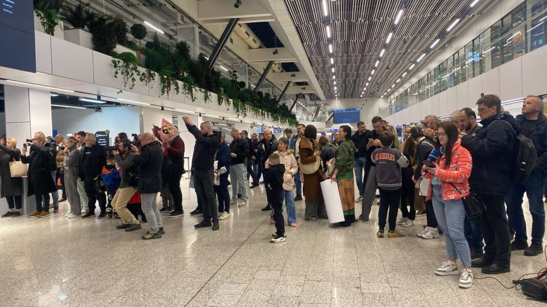 Bh. državljani u Kuvajtu prepušteni sami sebi: Ambasador Nusret Čančar se vratio u BiH, na molbe za evakuaciju niko ne odgovara – Istraga .ba Bh. državljani u Kuvajtu prepušteni sami sebi: Ambasador Nusret Čančar se vratio u BiH, na molbe za evakuaciju niko ne odgovara - Istraga .ba